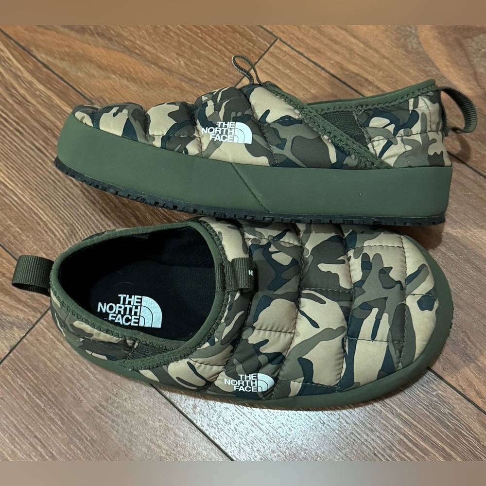 THE NORTH FACE CAMO Youth sz3 Thermoball Traction Mule II. EUC